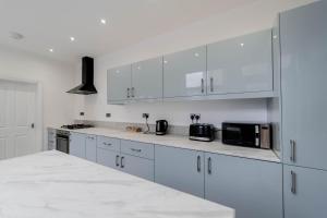 Dapur atau dapur kecil di Sleeps 14 - Contractors - Family - Relocators
