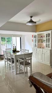 a dining room with a white table and chairs at tu lugar de descanso totalmente renovado in Pinamar