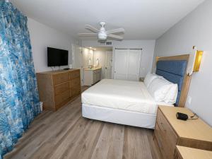 Shell Island Beach Club客房内的一张或多张床位