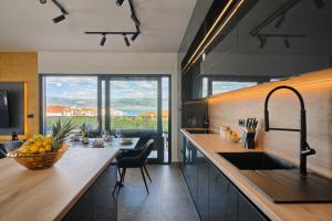 Gallery image of Solis Apartment - Sea View & Pool in Slatine