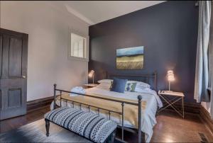 Galería fotográfica de Casa Queen East Jaw Dropping 3BR Suite en Toronto