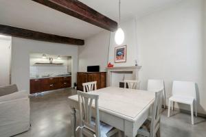 Kuchyň nebo kuchyňský kout v ubytování Loggia Apartment - Brescia City Center - by Host4U