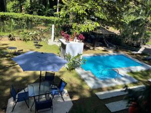 Bassein majutusasutuses Hotel Azul Coral või selle lähedal
