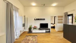 TV a/nebo společenská místnost v ubytování Apartmán PB 73m2