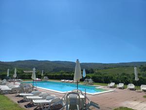 Bazén v ubytovaní Agriturismo La Bulletta alebo v jeho blízkosti