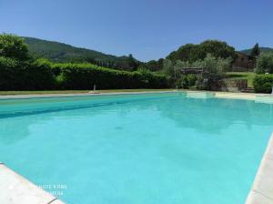 Bazén v ubytovaní Agriturismo La Bulletta alebo v jeho blízkosti