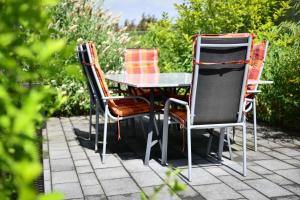 a table and chairs sitting on a patio at HTS Haus Respirada Wellnessarea, Whirlpool, GYM, Sauna in Meckenheim
