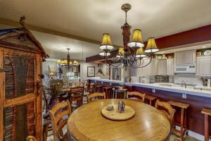 Fotografie z fotogalerie ubytování Lazy on the Lakefront (F205) v destinaci Twin Beaches