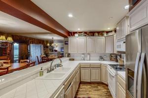 Fotografie z fotogalerie ubytování Lazy on the Lakefront (F205) v destinaci Twin Beaches + 16 fotografií