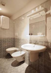 a bathroom with a sink and a toilet at Hotel Villa Flora in Bogliasco