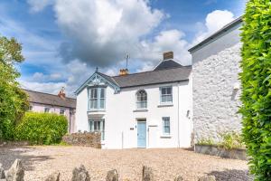 Το κτήριο όπου στεγάζεται  η παραθεριστική κατοικία +23 φωτογραφίες