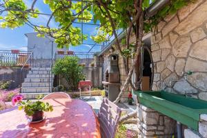 Vonkajšia záhrada v ubytovaní Apartment Mici 1