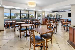 Restaurace v ubytování Sonesta Essential Houston Hobby Airport