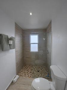 Ένα μπάνιο στο Spectacular Oceanview House with Pool +12 φωτογραφίες
