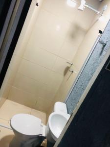 Koupelna v ubytování FIRMH HOSTEL Café da manhã e Translado Aeroporto das 06h as 00h incluso