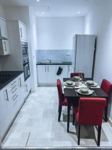 Afbeelding uit fotogalerij van Somerville Apartment London Heathrow in Hounslow