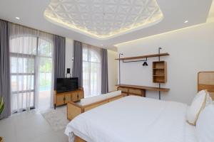 Postel nebo postele na pokoji v ubytování Casa Antheza Villa Jogja + 21 fotografií