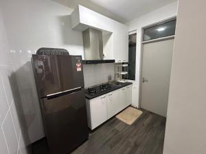 Η κουζίνα ή μικρή κουζίνα στο A&S Homestay at Prima Matang