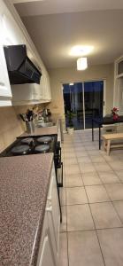 Kuchyň nebo kuchyňský kout v ubytování Whole Private Flat - Central Dublin