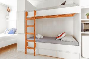 Ảnh trong thư viện ảnh của Beach House Contêiners - Com Piscina #1 ở Perrexil