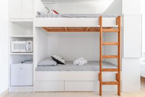 Gallery image of Beach House Contêiners - Com Piscina #2 in Perrexil