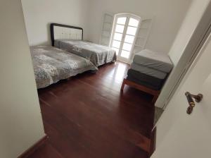 Voodi või voodid majutusasutuse Casa Eventos e Temporada com 2 suites, piscina, churrasqueira, Wi-Fi, Ar Condicionado - Proximo Praia Mar Casado e Pernambuco - Guaruja - toas +26 fotot