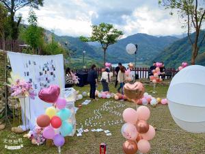 Ein allgemeiner Bergblick oder ein Berglick von des Bed & Breakfasts aus