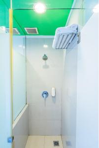 Koupelna v ubytování Whiz Prime Hotel Balikpapan