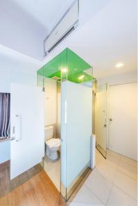 Koupelna v ubytování Whiz Prime Hotel Balikpapan