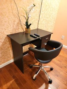 Fotografie z fotogalerie ubytování 3 bedroom guest suite first floor unit with nice patio area right next to the MrC Hotel 10 minutes from Rodeo Drive Washer Dryer WIFI and more v Los Angeles