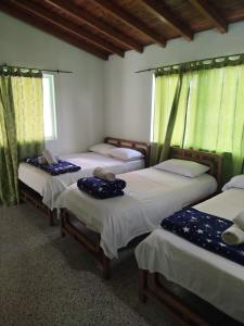 Letto o letti in una camera di Hotel Casa Verde Guatapé