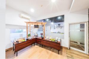 Kuchyň nebo kuchyňský kout v ubytování Whiz Prime Hotel Balikpapan
