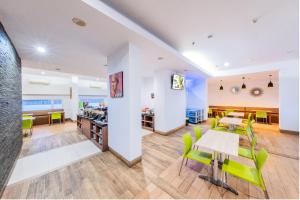 Posezení v ubytování Whiz Prime Hotel Balikpapan