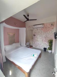 Postel nebo postele na pokoji v ubytování Vanam Pool Stay