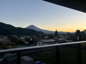 Pemandangan gunung umum atau pemandangan gunung yang diambil dari hotel