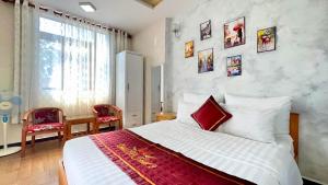 Postel nebo postele na pokoji v ubytování Dalat ECO Hotel 2