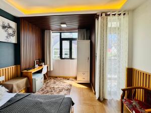 Postel nebo postele na pokoji v ubytování Dalat ECO Hotel 2