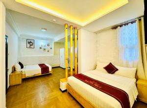 Postel nebo postele na pokoji v ubytování Dalat ECO Hotel 2