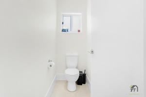 Fotografie z fotogalerie ubytování Spacious 4-Bedroom Home in Deebing Heights v destinaci Hampstead