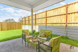 Κήπος έξω από το Spacious 4-Bedroom Home in Deebing Heights