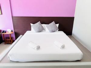 Postel nebo postele na pokoji v ubytování Arawan Beach Resort Krabi