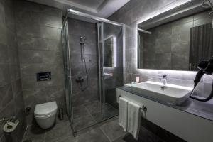 Koupelna v ubytování Cavit Duvan Prestige Hotel + 33 fotografií