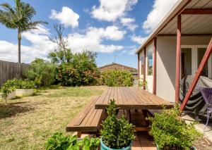 En have udenfor 24 Surfers Ave