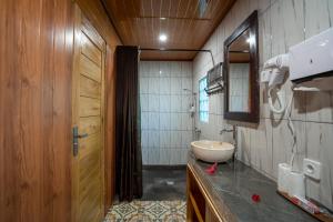 Ένα μπάνιο στο Taman Bidadari Eco Wellness