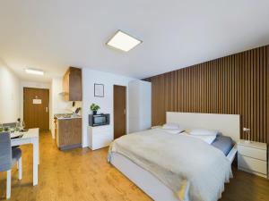 Postel nebo postele na pokoji v ubytování Panorama hideaway apartment near Zermatt with parking!