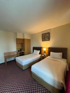 Postel nebo postele na pokoji v ubytování Metro Hotel Bukit Bintang