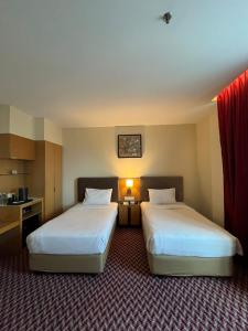 Postel nebo postele na pokoji v ubytování Metro Hotel Bukit Bintang