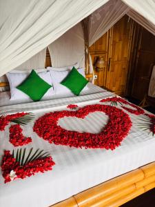 Ein Bett oder Betten in einem Zimmer der Unterkunft Penida Bambu Green Suites