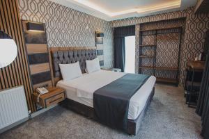 A bed or beds in a room at Prusias Otel