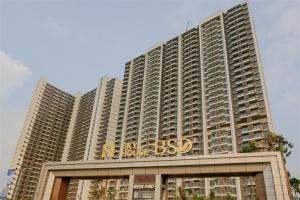 ein großes Gebäude mit dem SBS-Logo darauf in der Unterkunft Best Choice and Cozy Studio Sky House BSD Apartment By Travelio in Tangerang